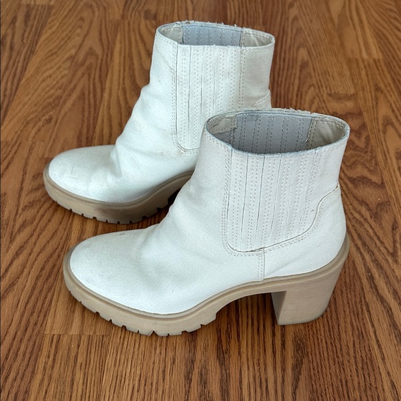 Dolce Vita Textured Cream Ankle Platform Boots - Picture 2 of 4